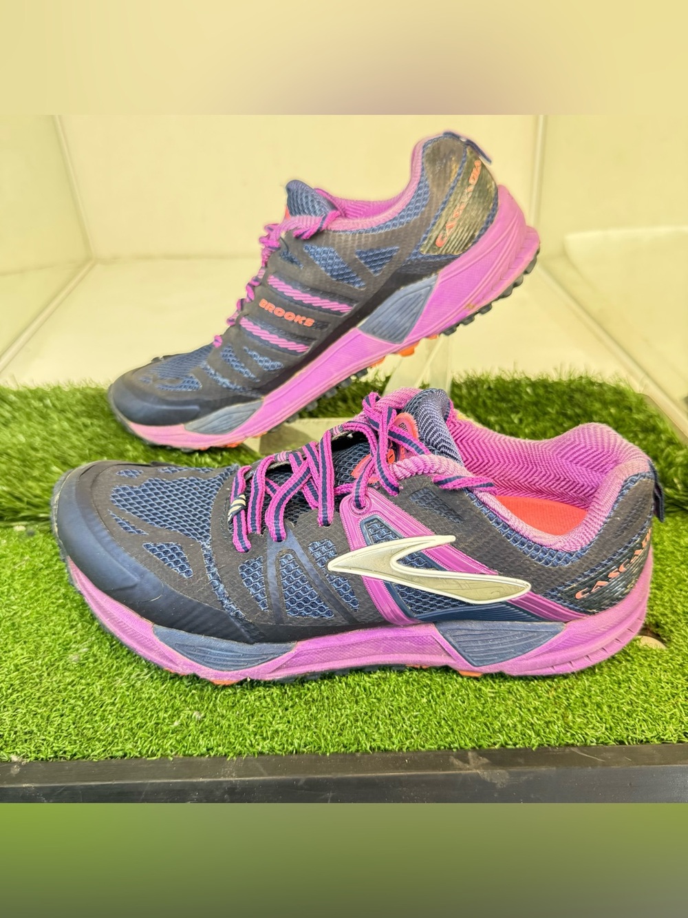 Brooks Cascadia 10 Women's Size 7.5 Medium) Trail Running Shoes Navy Purple